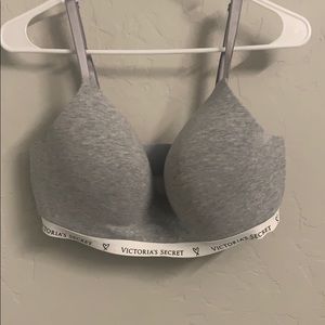 Brand new VS T-shirt bra